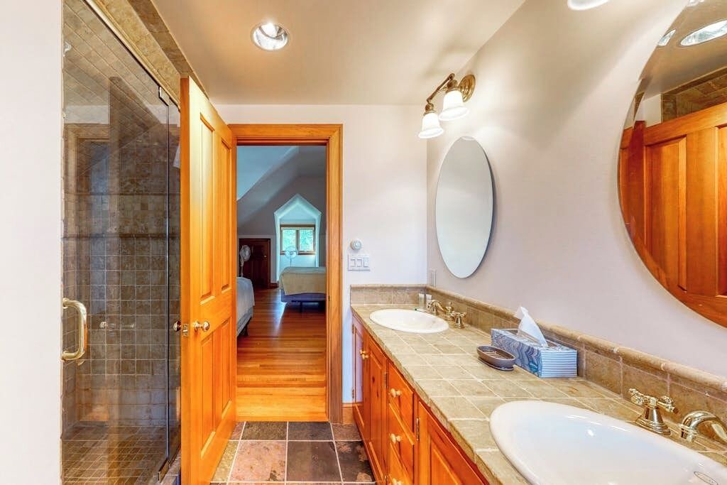 Photo of Bathroom in Isle of Springs