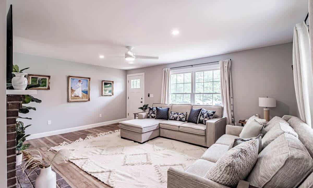 Photo of Livingroom in Raymond