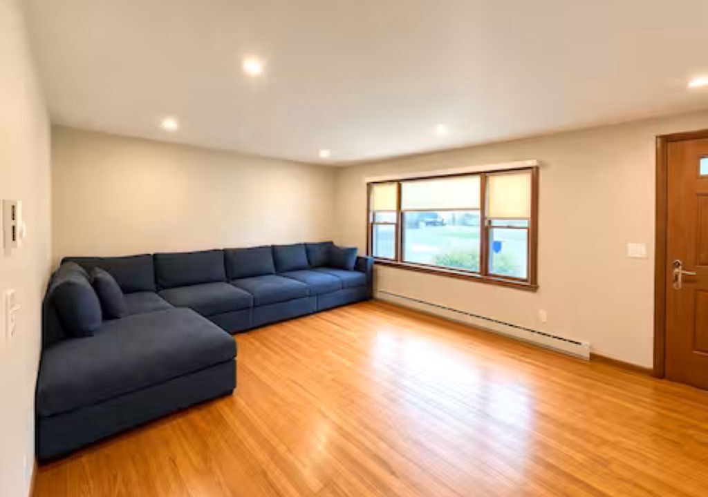 Photo of Livingroom in South Amherst