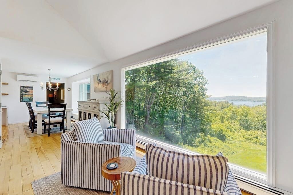 Photo of Livingroom in Meredith