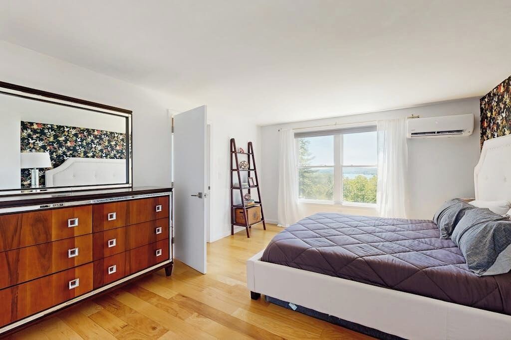 Photo of Bedroom in Meredith