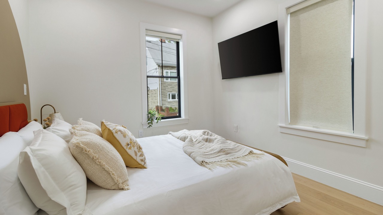 Photo of Bedroom in East Somerville