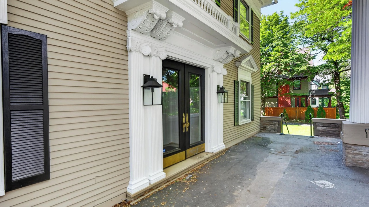 Photo of Outdoor in East Avenue