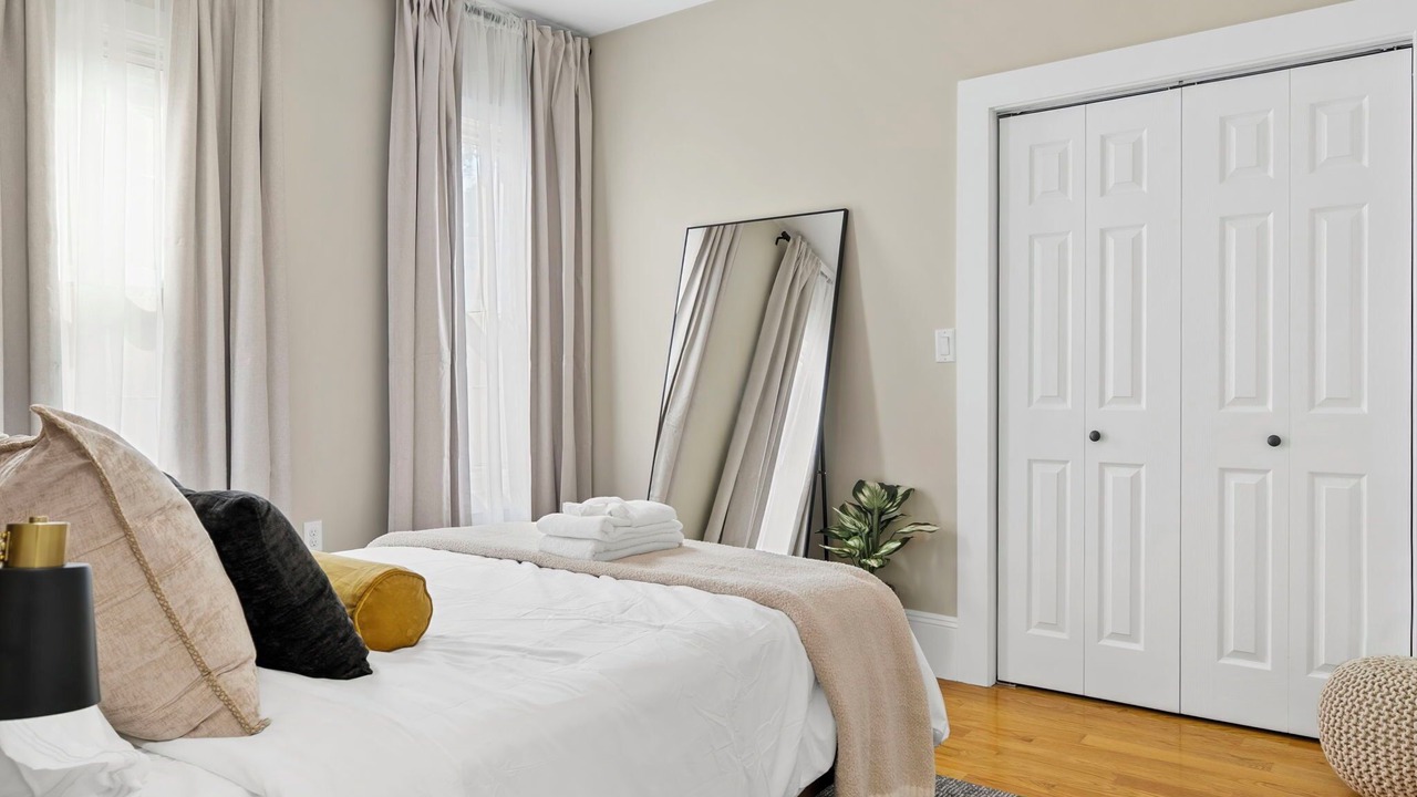 Photo of Bedroom in Central Square
