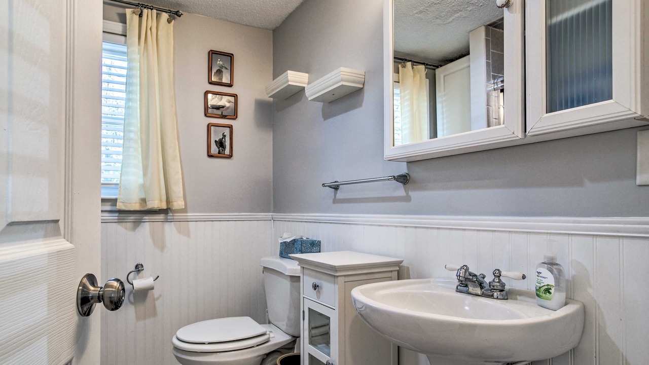 Photo of Bathroom in Teaticket
