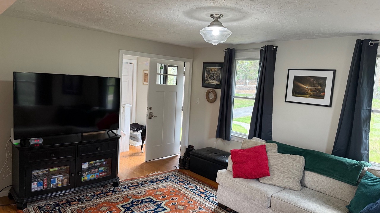 Photo of Livingroom in Marshfield