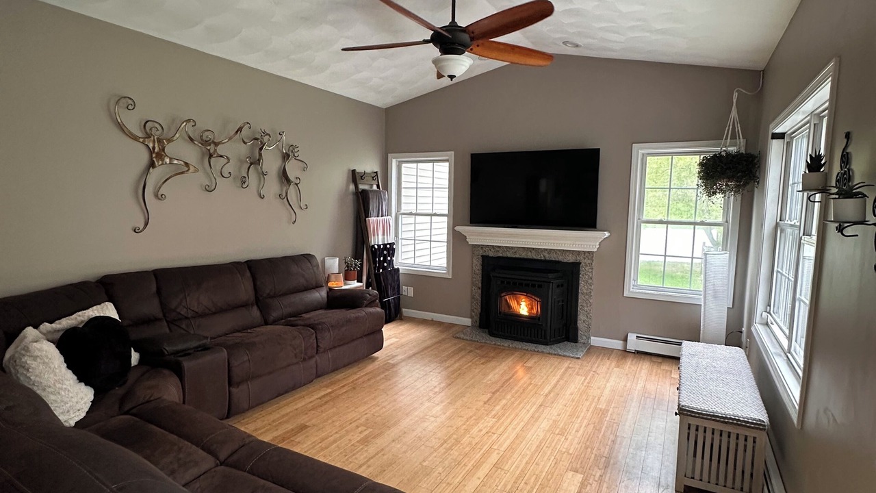 Photo of Livingroom in Bradford