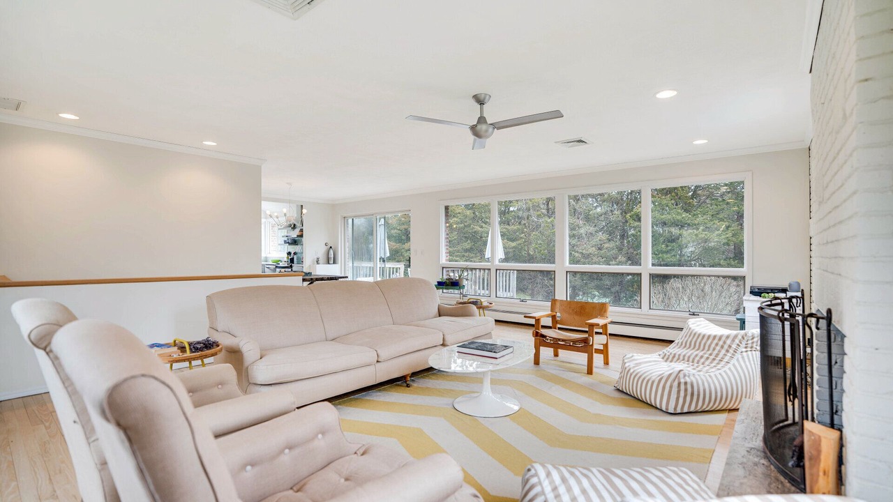 Photo of Livingroom in Hampton Bays