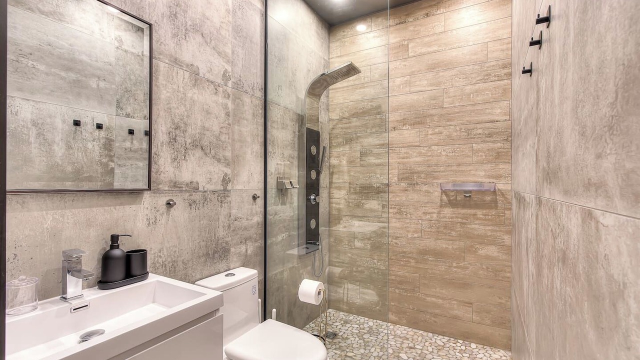 Photo of Bathroom in De Lorimier