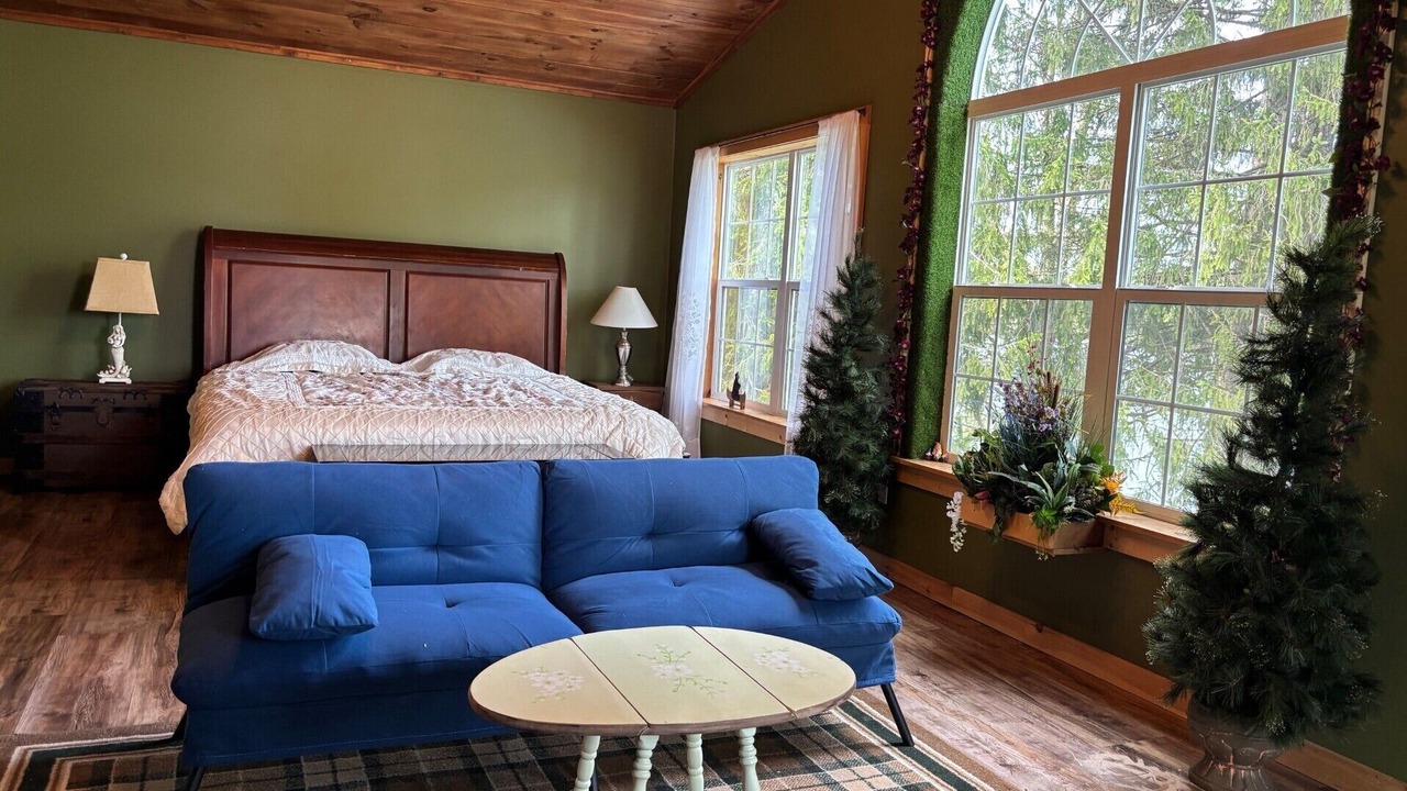 Photo of Bedroom in Clay