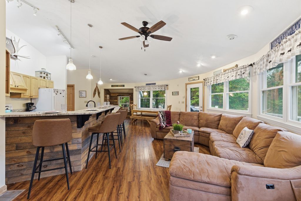 Photo of Livingroom in Harrison