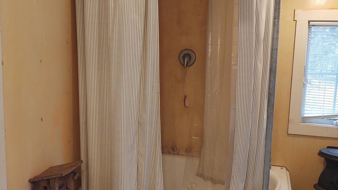 Photo of Bathroom in Warren