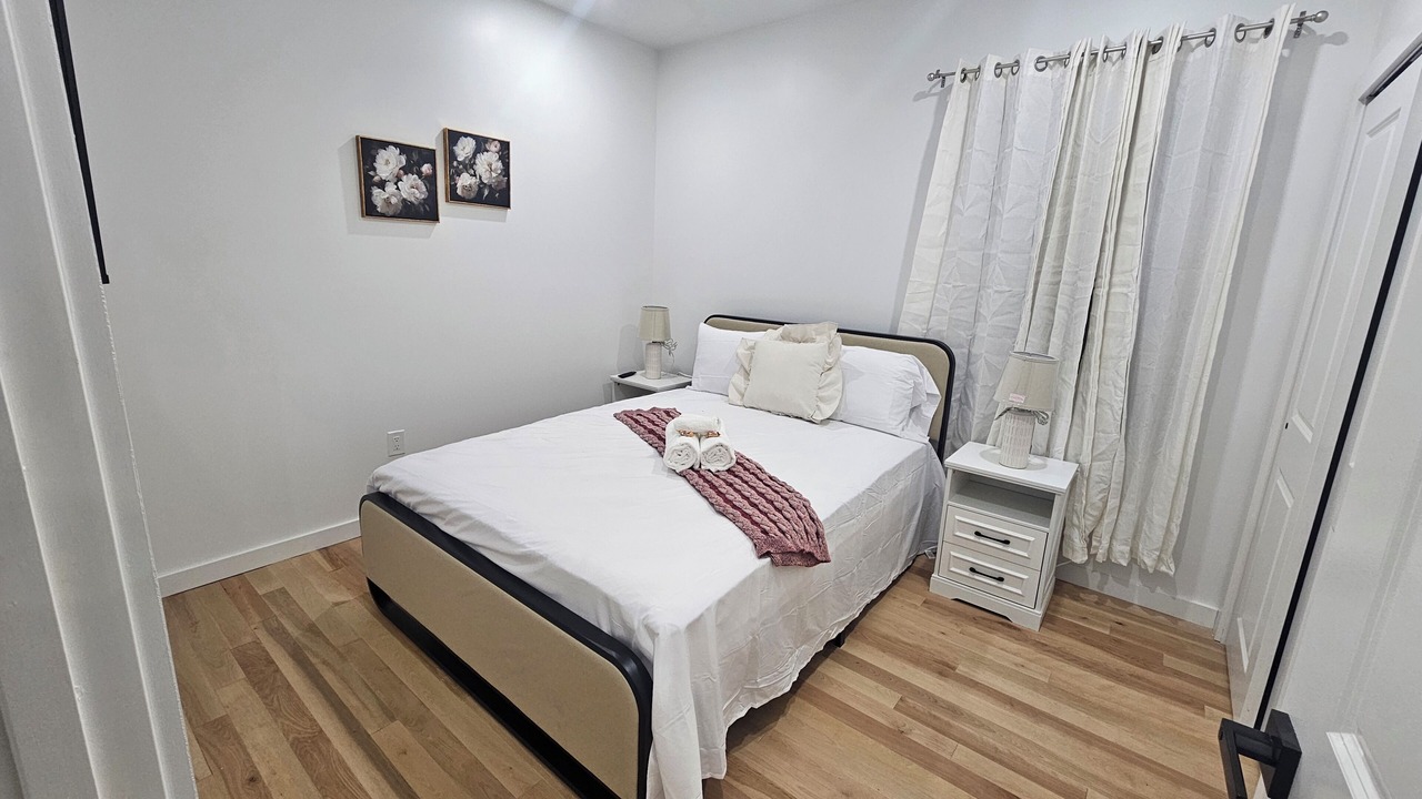 Photo of Bedroom in Newark