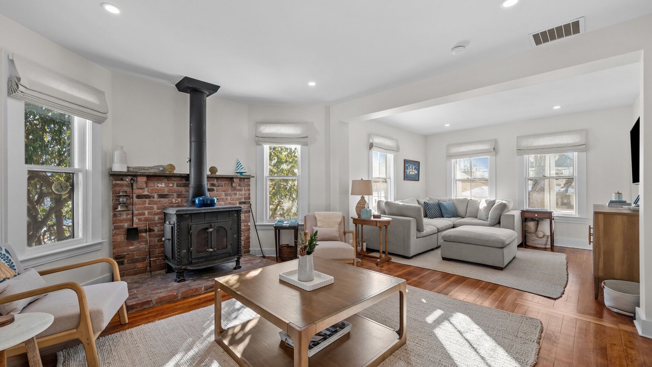 Photo of Livingroom in Mystic