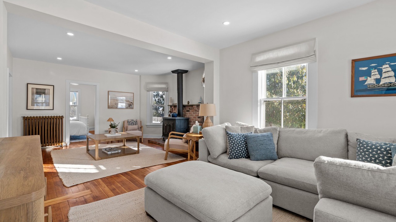 Photo of Livingroom in Mystic