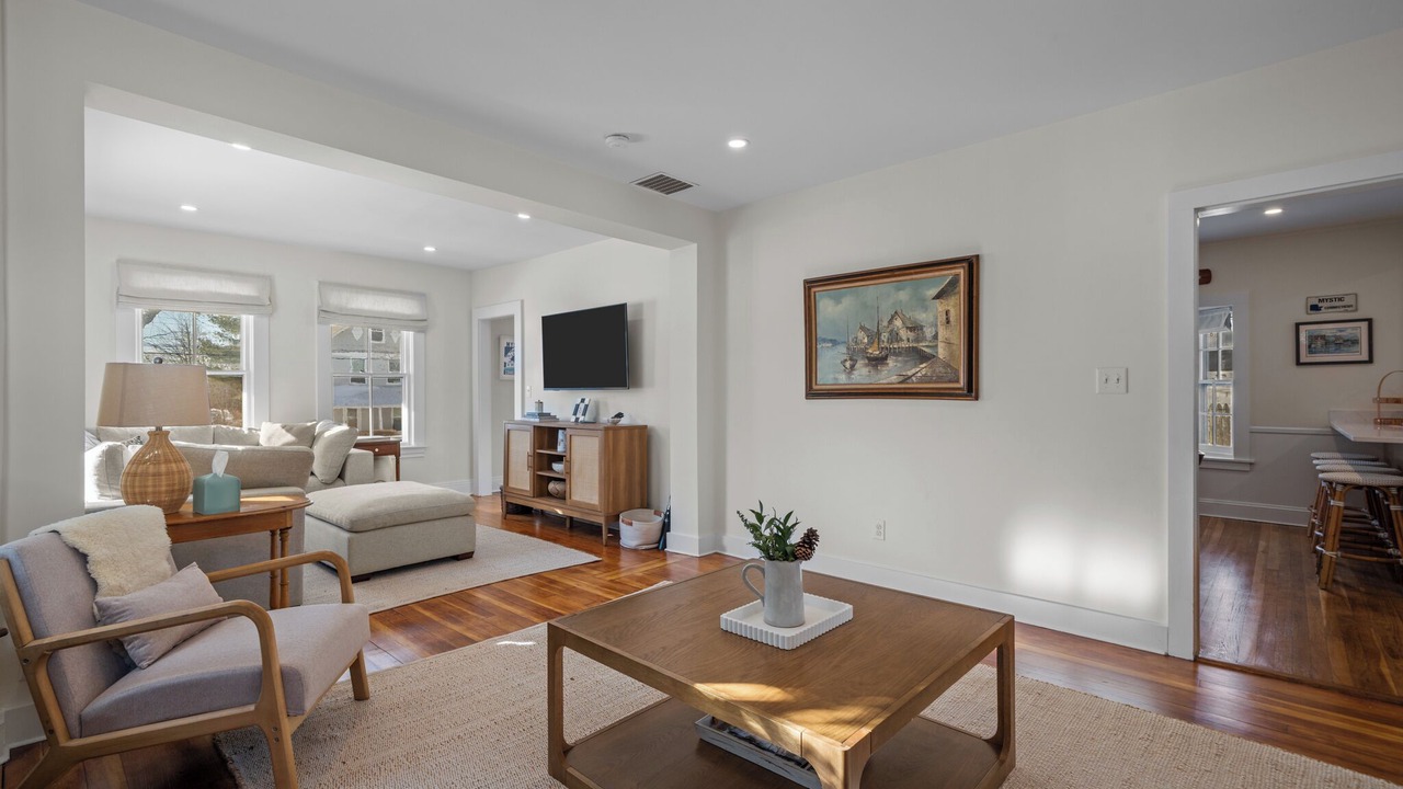 Photo of Livingroom in Mystic
