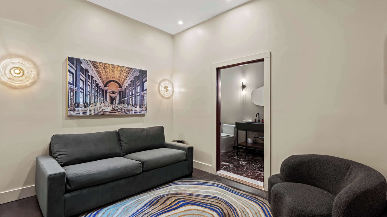 Photo of Livingroom in Midtown East