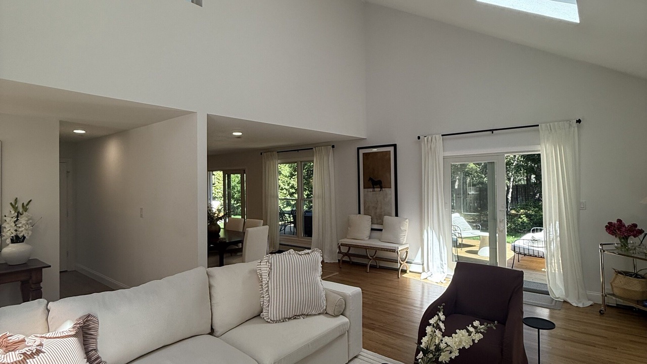 Photo of Livingroom in East Hampton