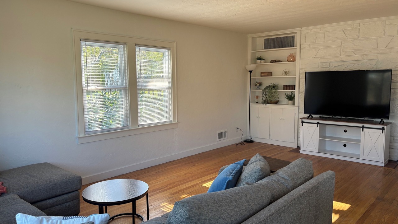 Photo of Livingroom in Milford