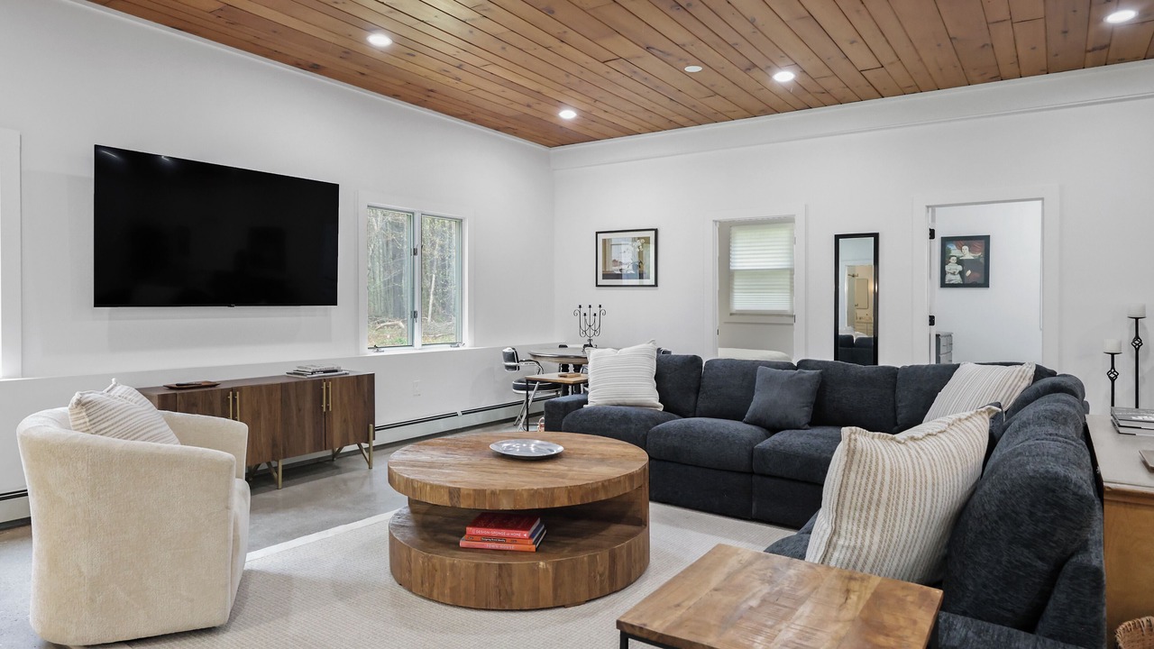 Photo of Livingroom in Ashley Falls