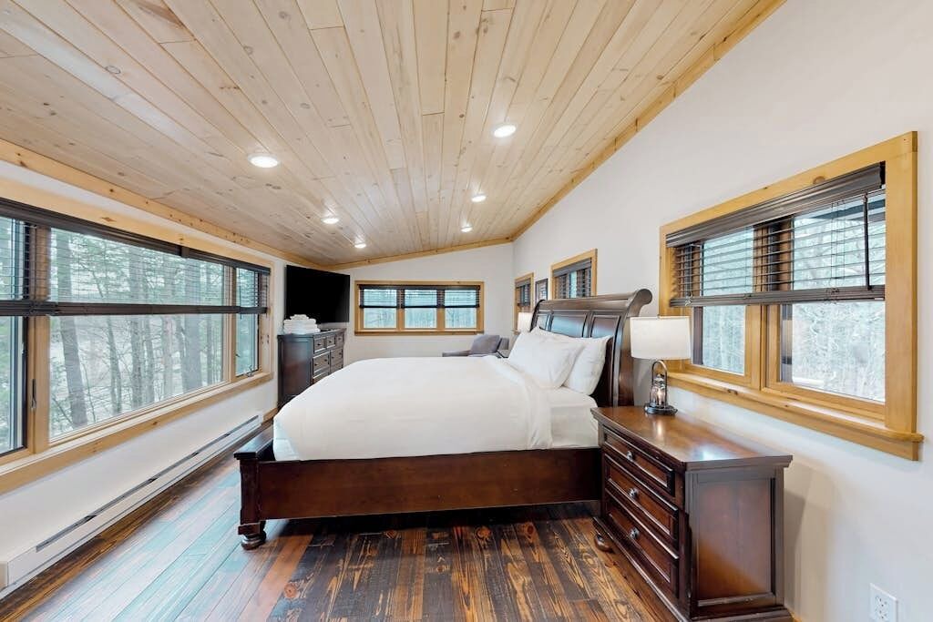 Photo of Bedroom in North Creek