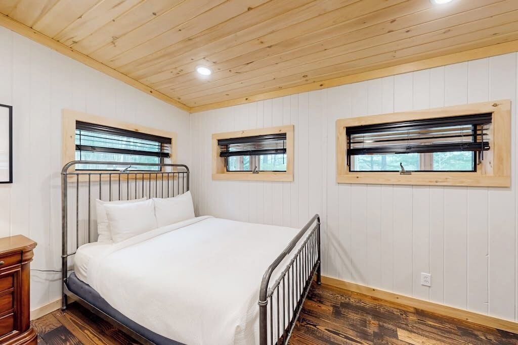 Photo of Bedroom in North Creek