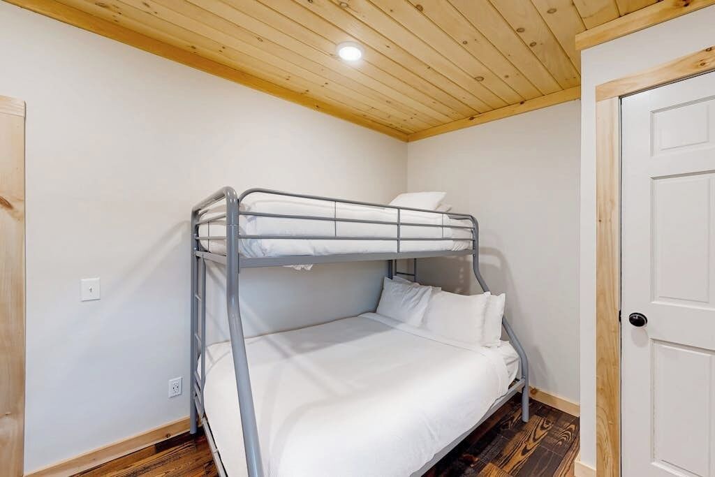 Photo of Bedroom in North Creek