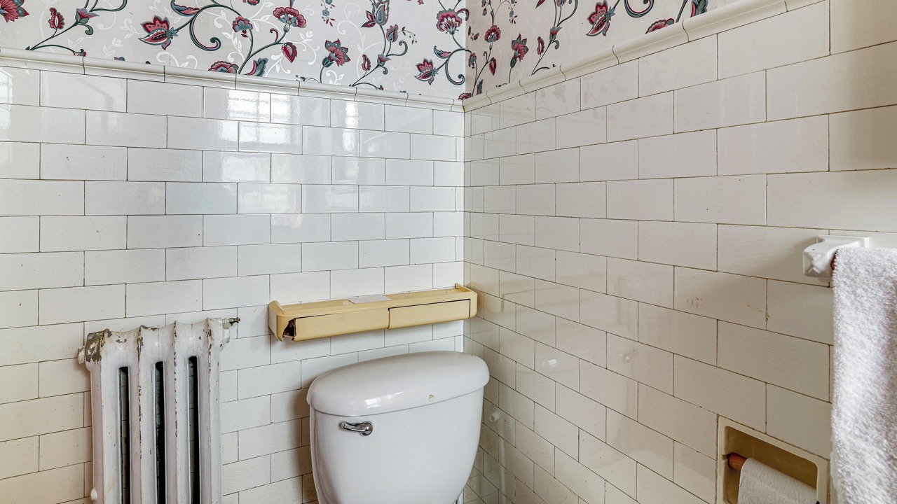 Photo of Bathroom in Downtown Niagara Falls