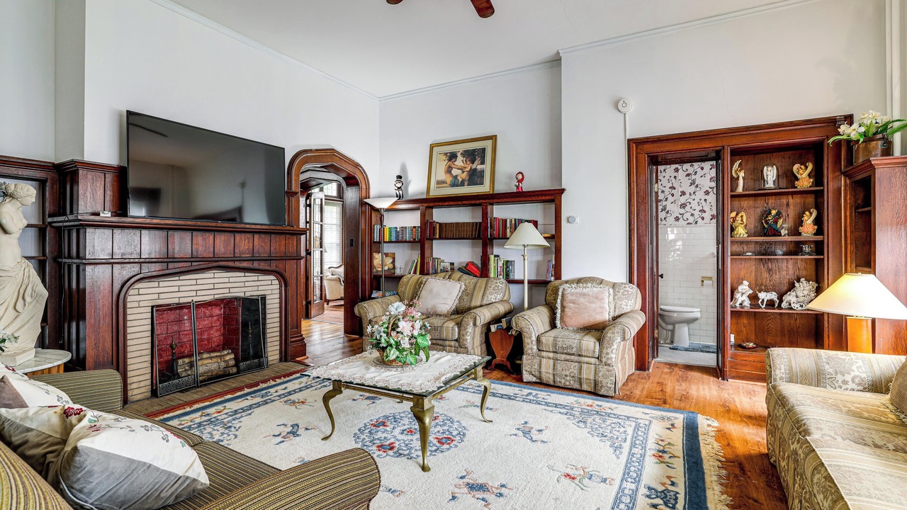 Photo of Bedroom in Downtown Niagara Falls