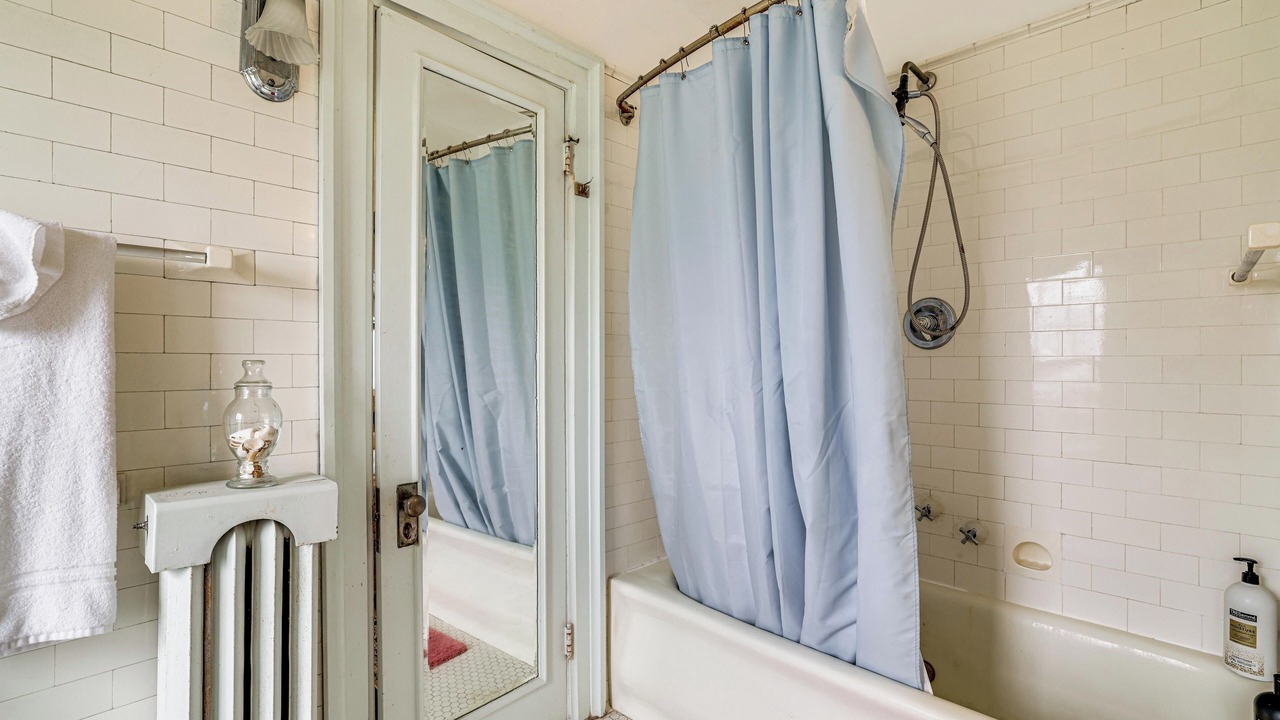 Photo of Bathroom in Downtown Niagara Falls