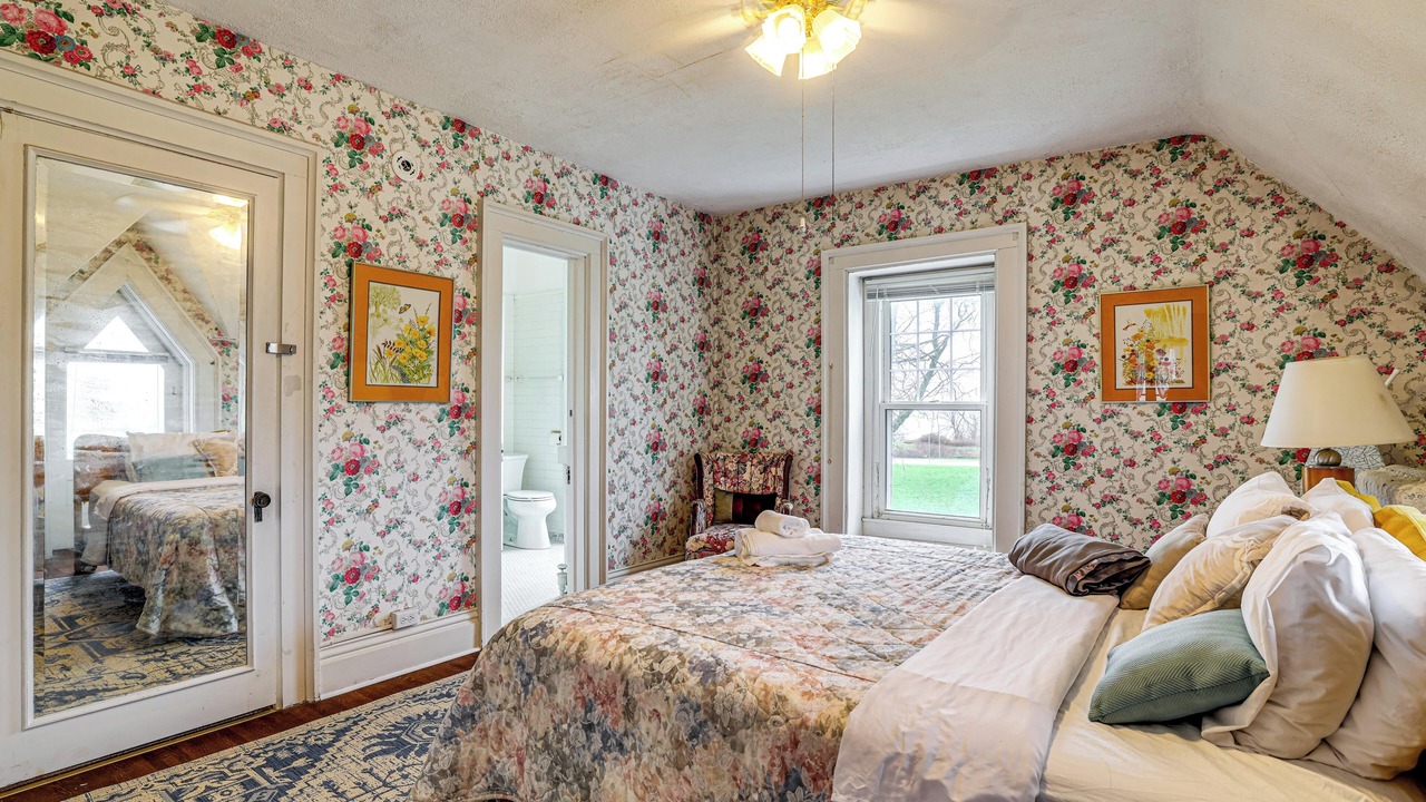 Photo of Bedroom in Downtown Niagara Falls