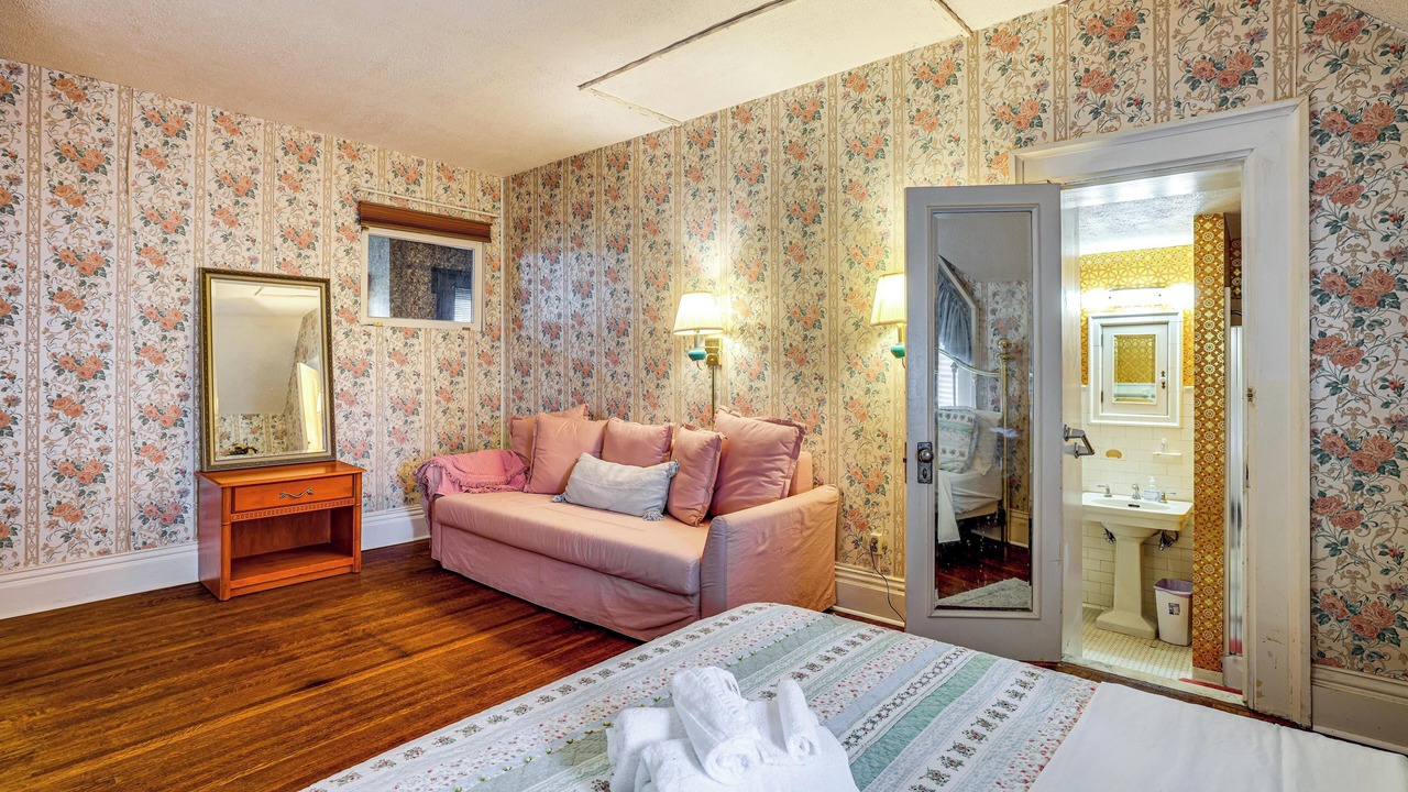 Photo of Bedroom in Downtown Niagara Falls