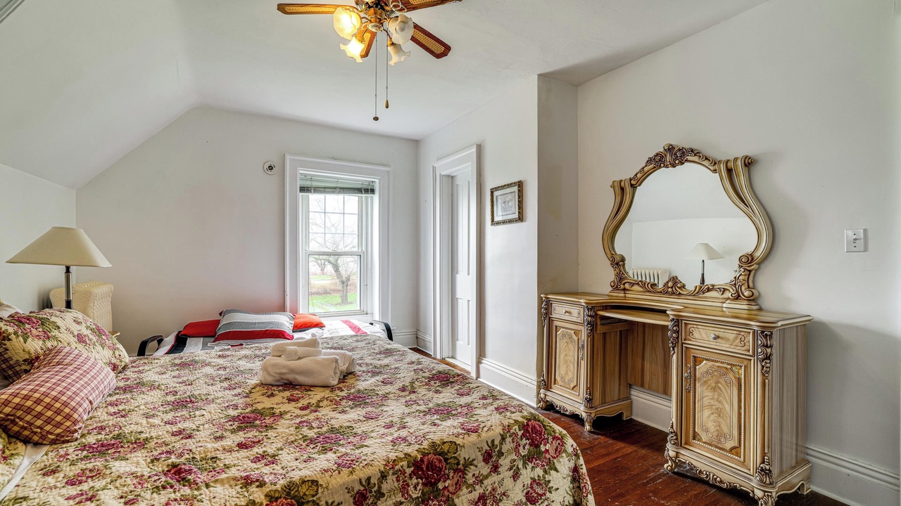 Photo of Bedroom in Downtown Niagara Falls