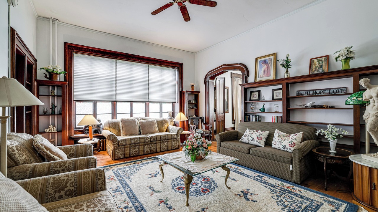 Photo of Livingroom in Downtown Niagara Falls