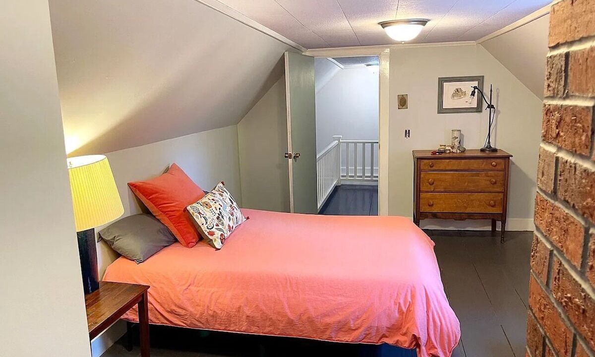 Photo of Bedroom in Brooksville