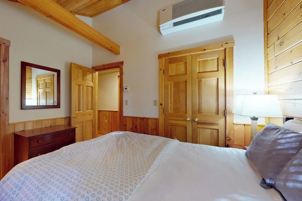 Photo of Bedroom in Northport