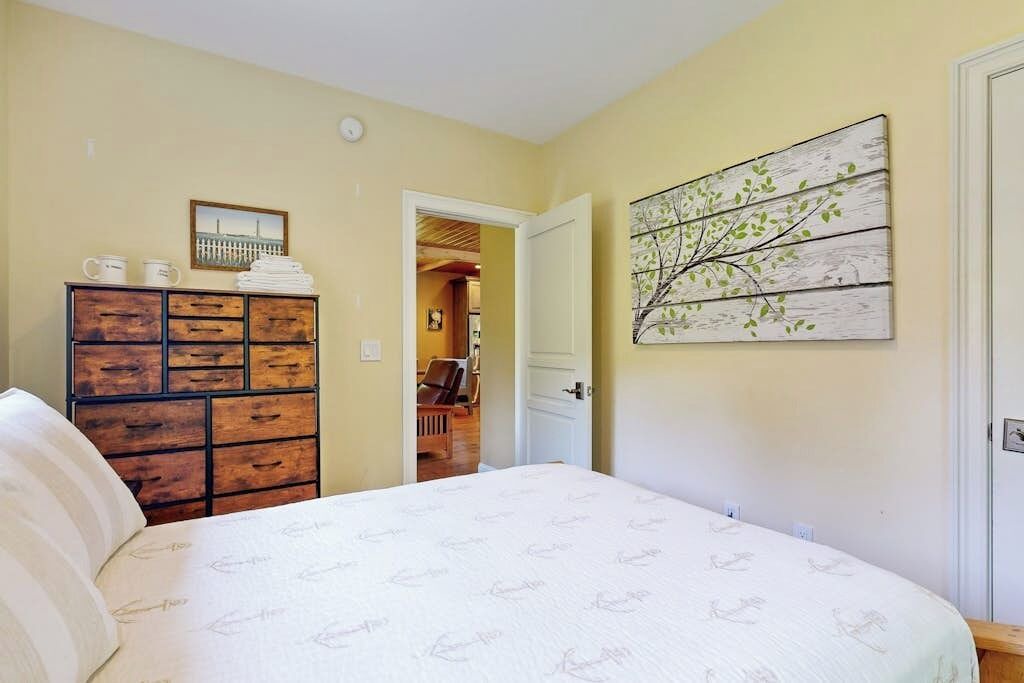 Photo of Bedroom in Cundys Harbor