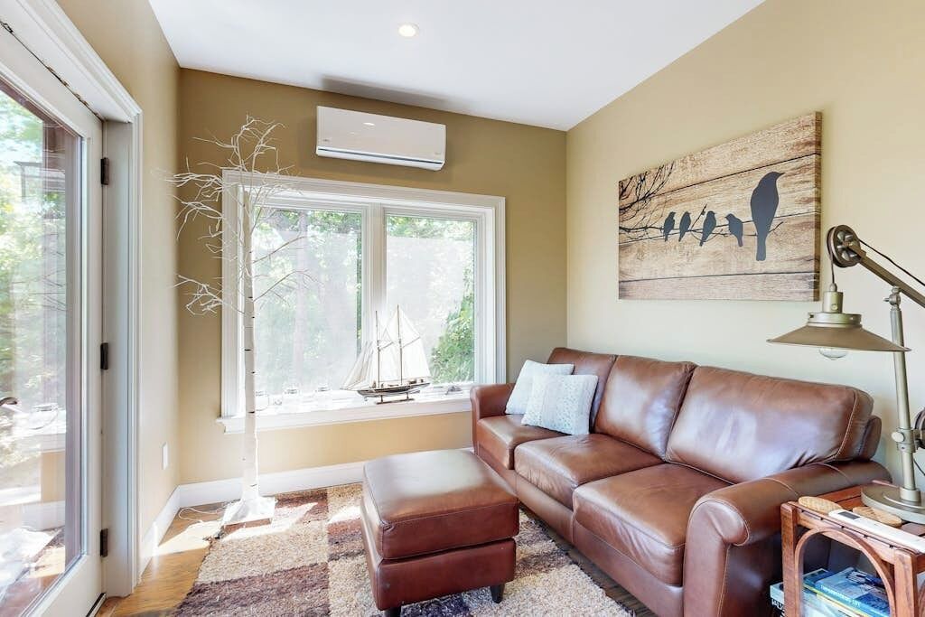 Photo of Livingroom in Cundys Harbor