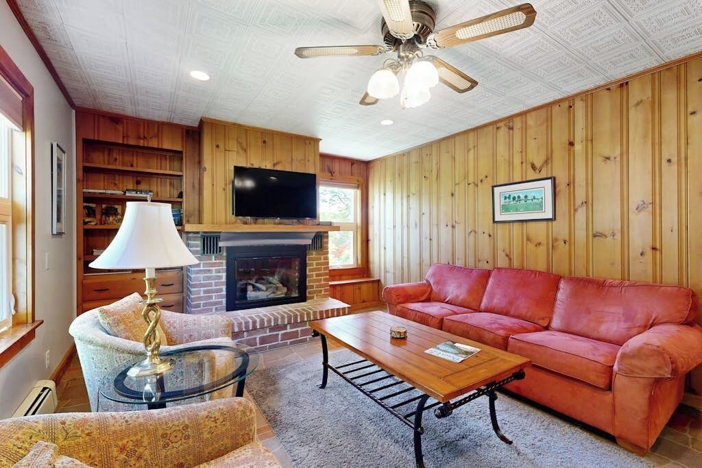Photo of Livingroom in Mac Mahan