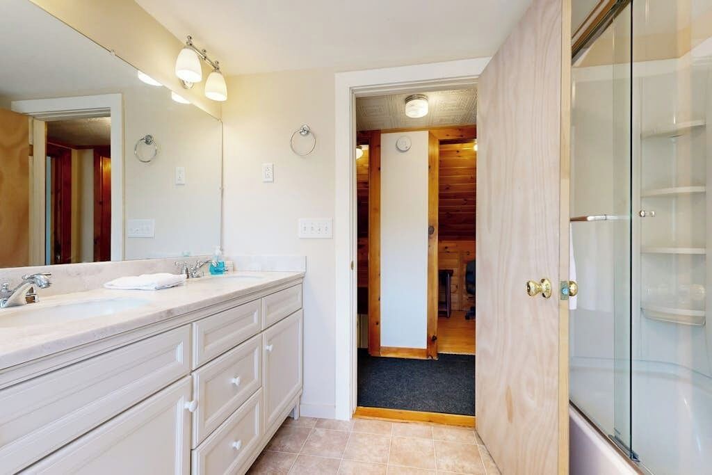 Photo of Bathroom in Mac Mahan