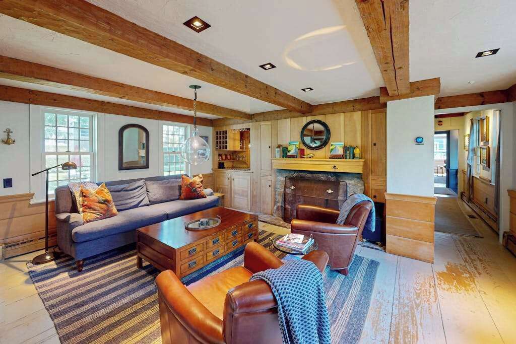 Photo of Livingroom in Commercial Street