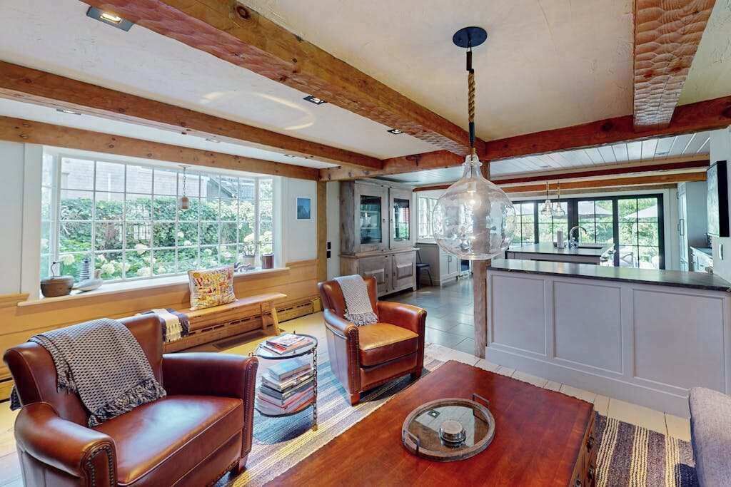 Photo of Livingroom in Commercial Street