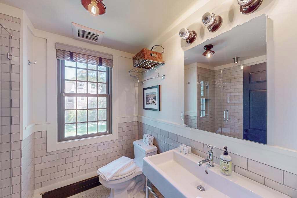 Photo of Bathroom in Commercial Street