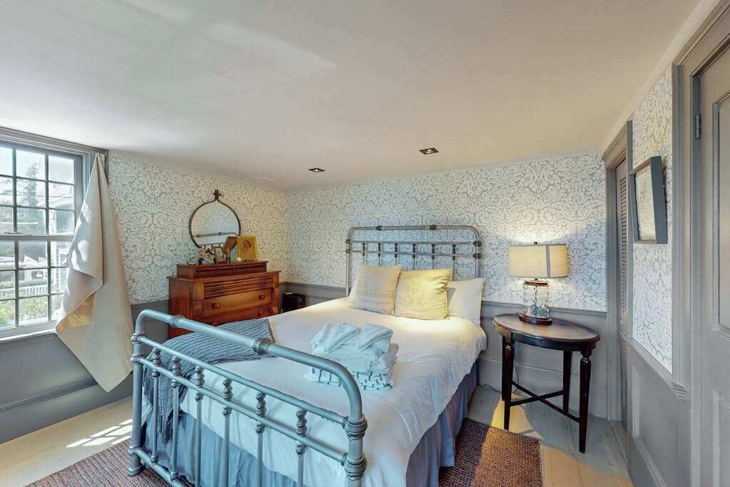 Photo of Bedroom in Commercial Street