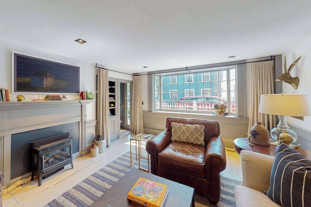 Photo of Livingroom in Commercial Street