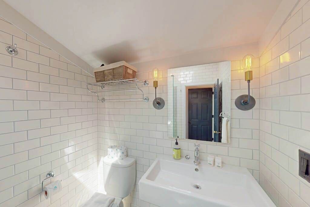 Photo of Bathroom in Commercial Street