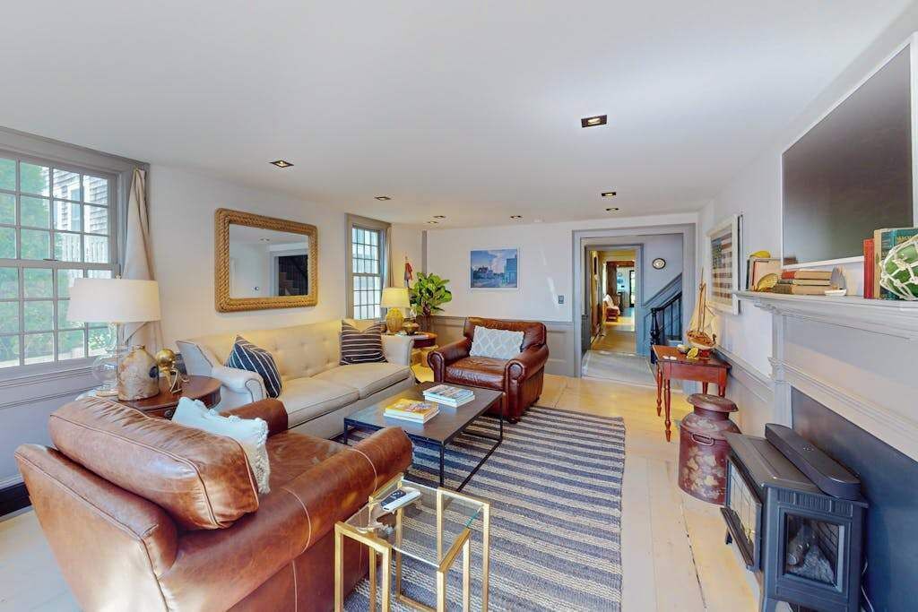Photo of Livingroom in Commercial Street