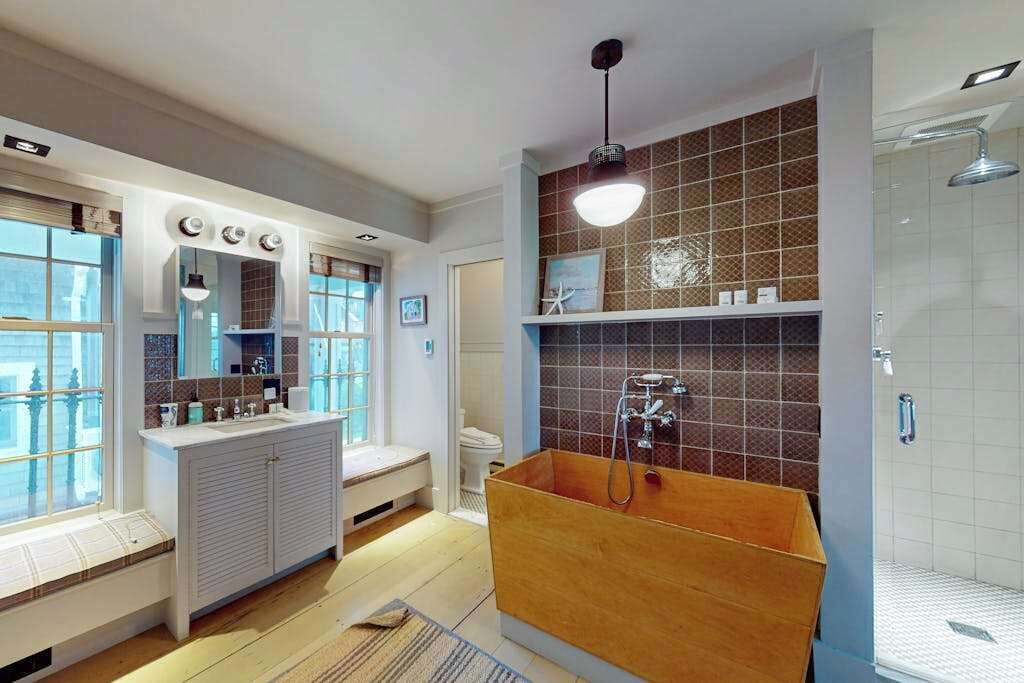 Photo of Bathroom in Commercial Street