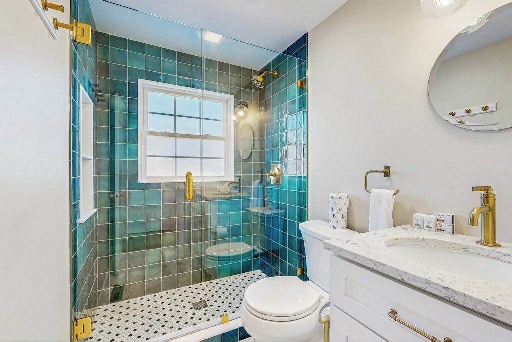 Photo of Bathroom in Teaticket