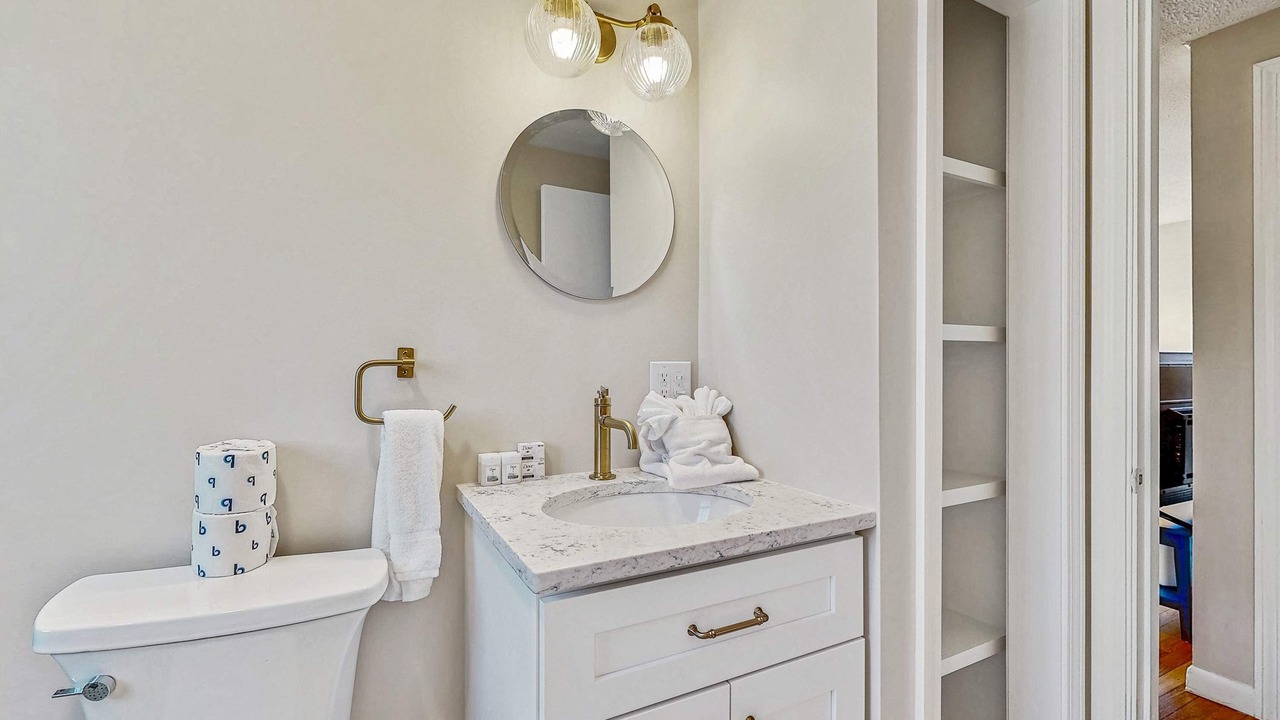 Photo of Bathroom in Teaticket